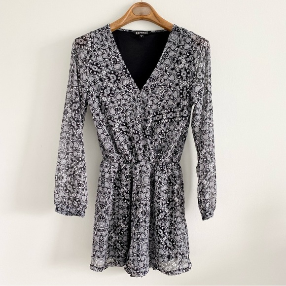 Express Pants - Express Black & White Paisley Romper Size XS